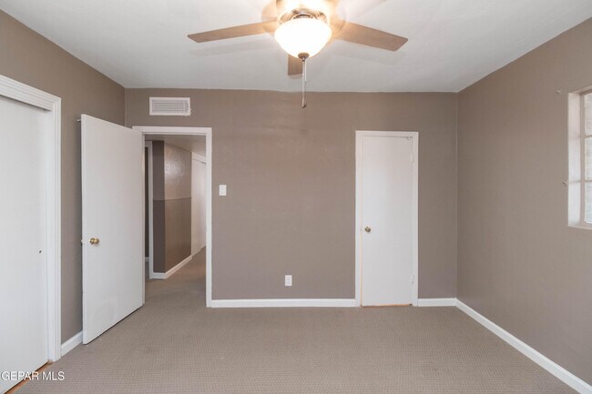Building Photo - 321 Walsh Ln