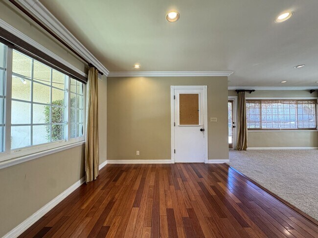 Building Photo - 1232 Longview Dr