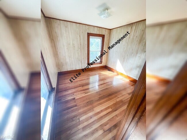 Building Photo - 2 br, 1 bath Triplex - 216 N Saginaw St Un...