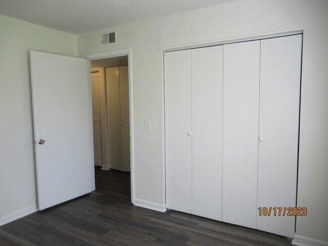 Building Photo - Willow Run Apartments