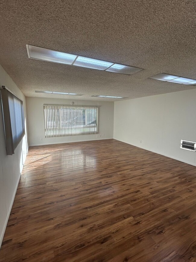 Building Photo - Large North Torrance House. Torrance Schools, Huge yard, 2 car garage hookups **OPEN HOUSE EVERY ...