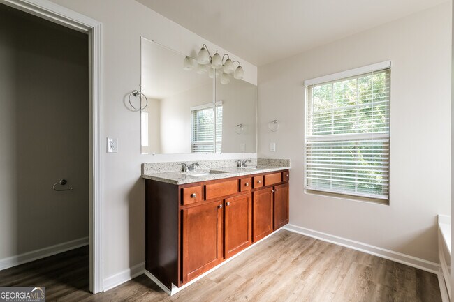 Building Photo - 207 Hollyhock Ln
