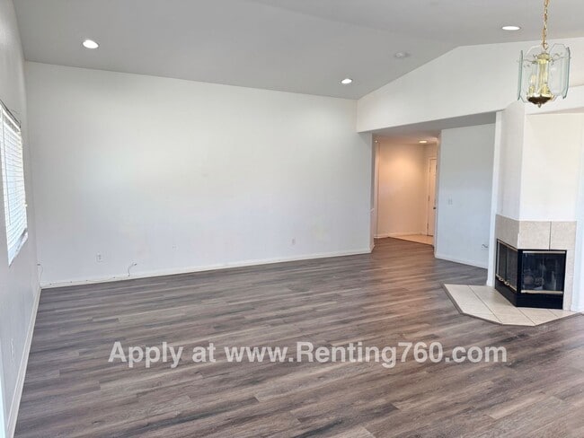 Building Photo - 3 Bed 2 Bath Home In Copper Hills!