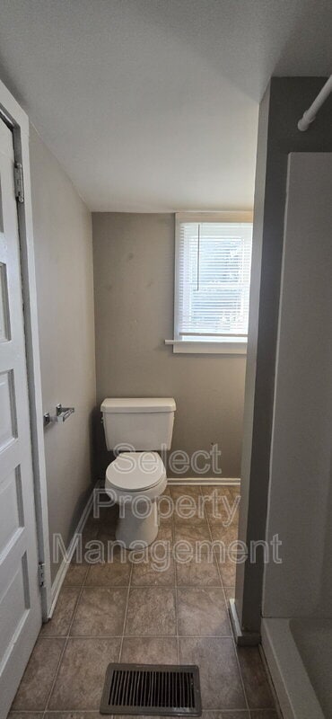 Building Photo - 926 Columbia Ave