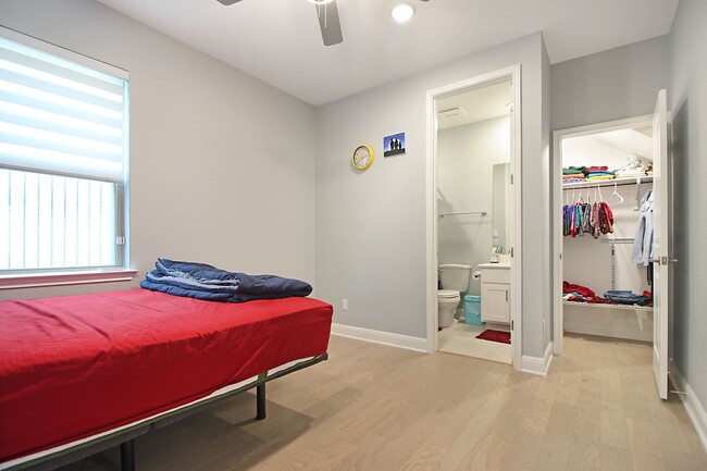 Building Photo - COMING SOON - AUGUST 2025 -Stunning 5-Bedr...