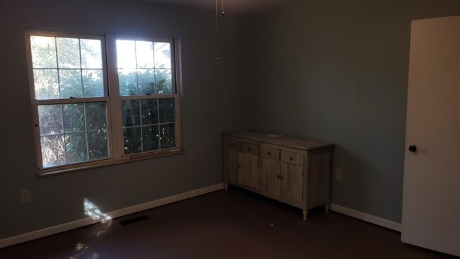 Building Photo - 1222 N Independence Dr