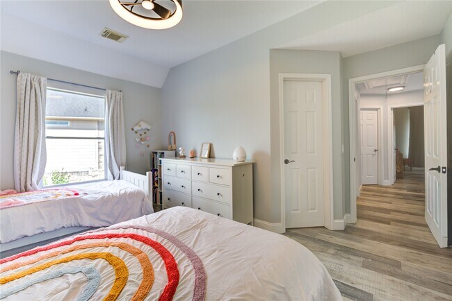 Building Photo - 6206 Clear Canyon Dr