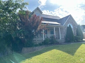 Building Photo - Welcome to 4 Bedroom and 3.5 Bath Home In ...