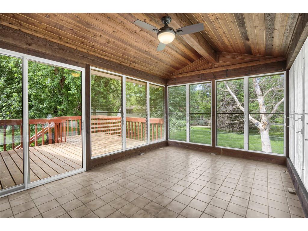 Building Photo - 9937 Deerwood Ln N