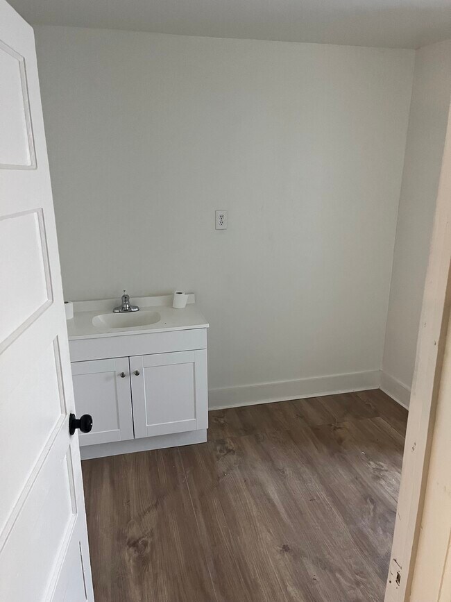 Building Photo - 2015 Grayson St