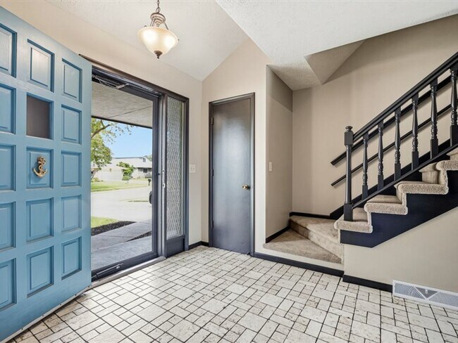 Building Photo - 15665 Fountain Hills Dr
