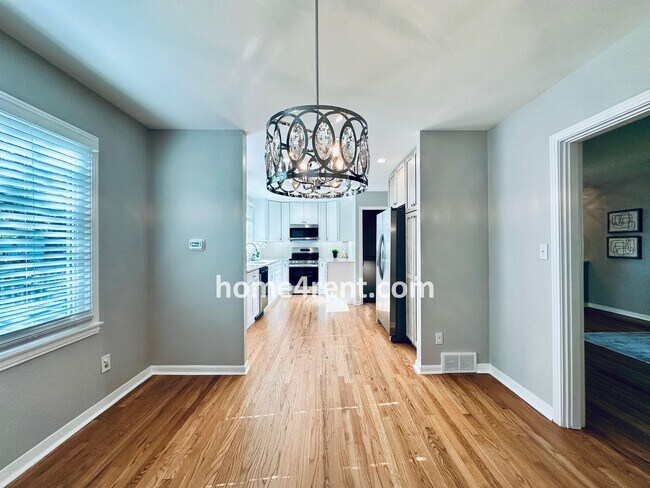 Building Photo - Attractive Overland Park Home w/ Wood Floo...
