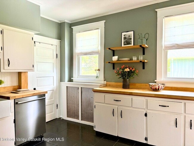 Building Photo - 590 NY-23B