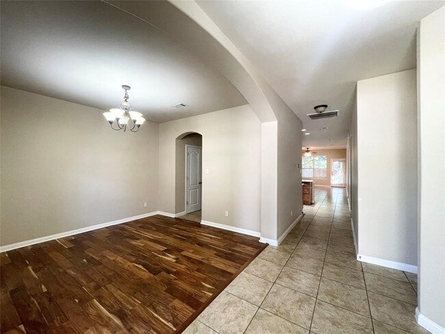 Building Photo - 300 Steer Acres Ct