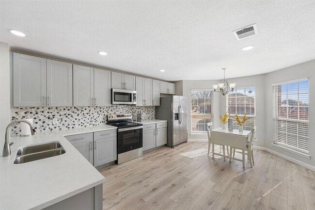 Building Photo - 2608 Glenhaven Dr