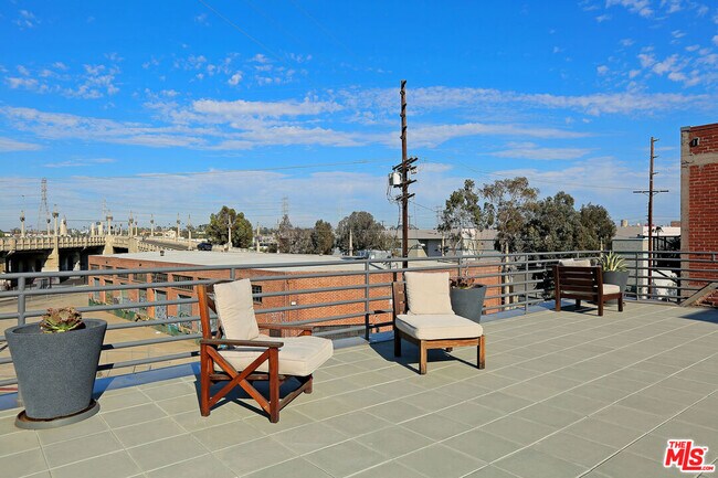 Building Photo - 500 Molino St