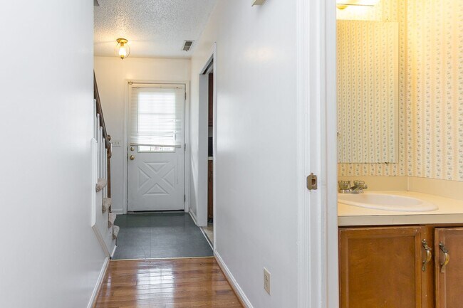 Building Photo - 1134 Mountain View Dr