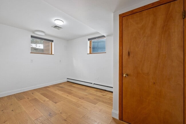 Building Photo - 330 Cambridge St