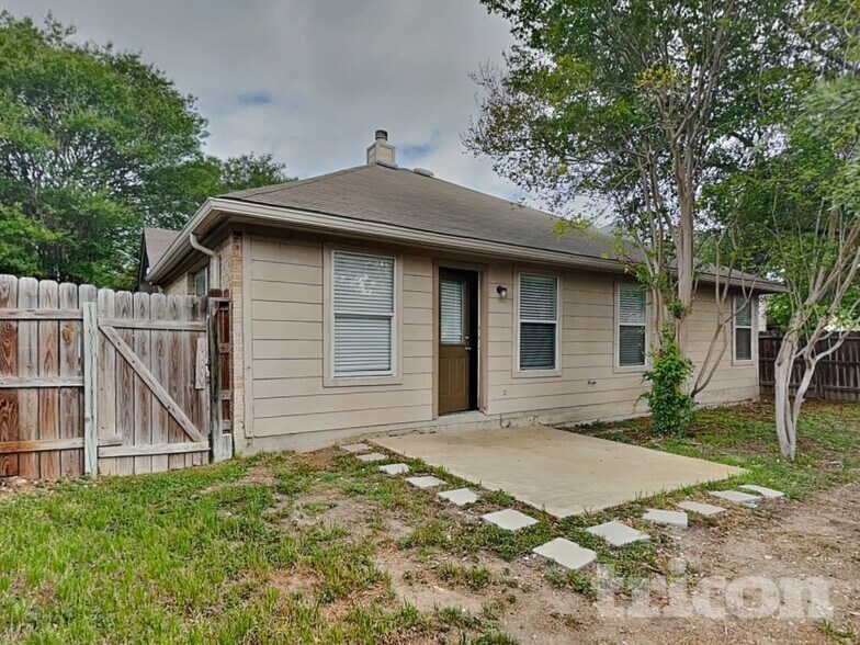 Building Photo - 352 Meadow Park