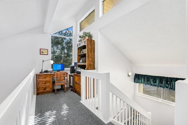 Building Photo - 307 Out Yonder