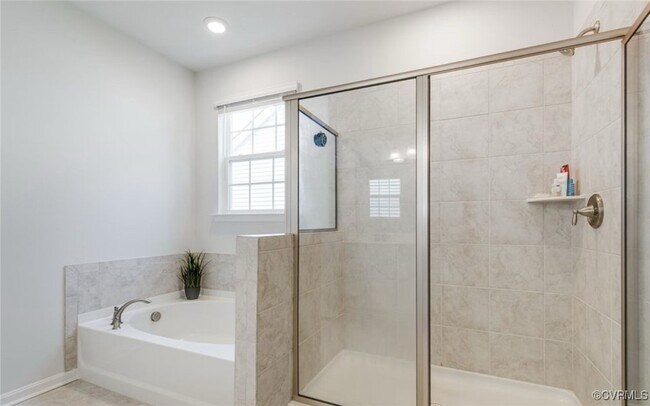 Building Photo - 5649 Rohan Pl