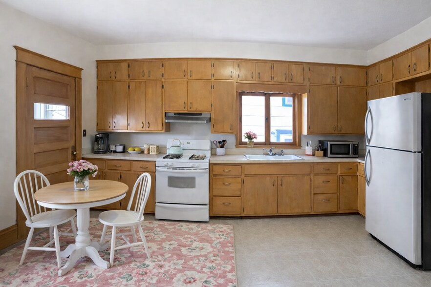 Building Photo - 1478 Van Buren Ave