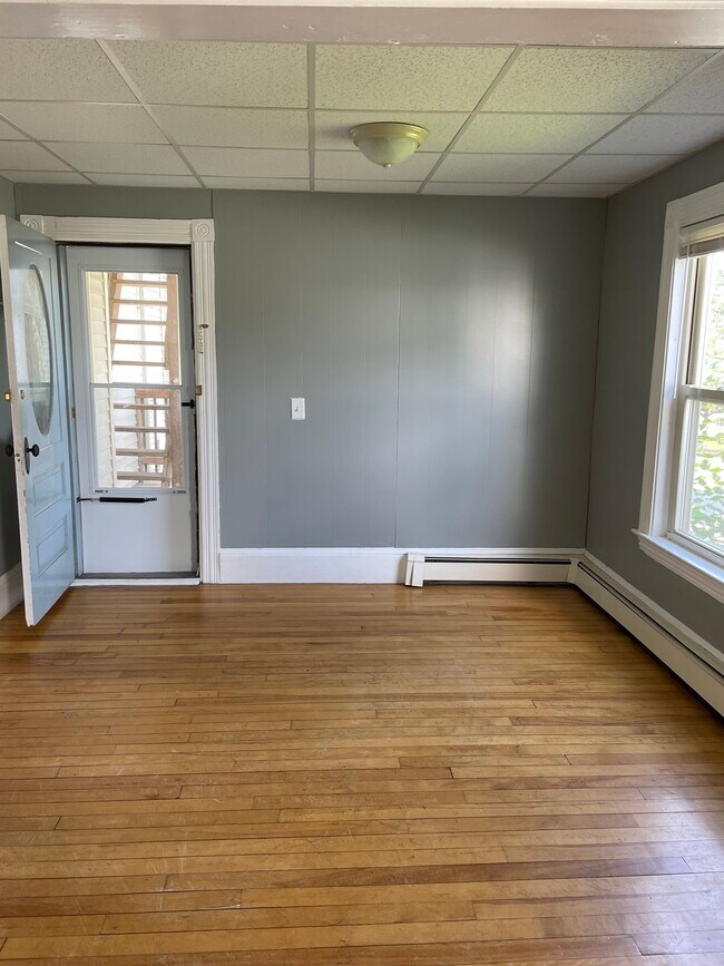 7 ster St 7 ster St Lewiston ME 04240 Apartment Finder