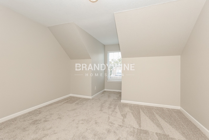 Building Photo - 701 Holland Ridge Dr