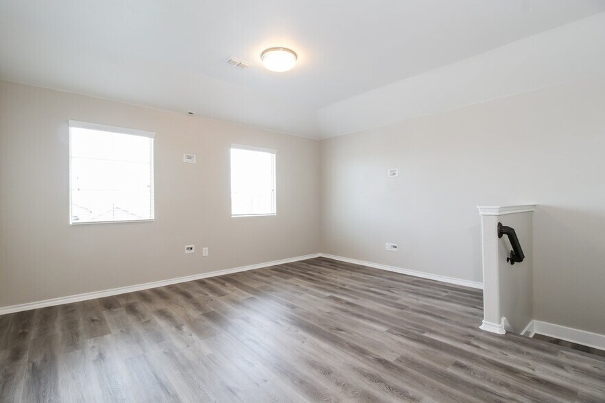 Building Photo - 1720 Kings Glen Ln