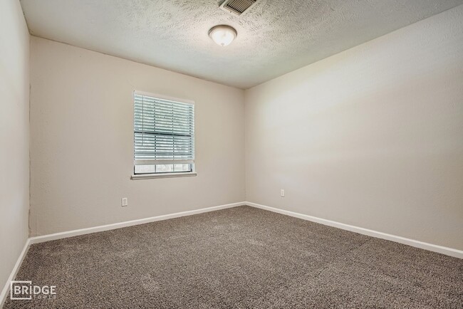 Building Photo - 226 Tara Plantation Dr