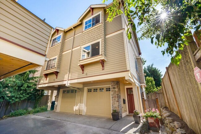 Primary Photo - Queen Anne Townhouse