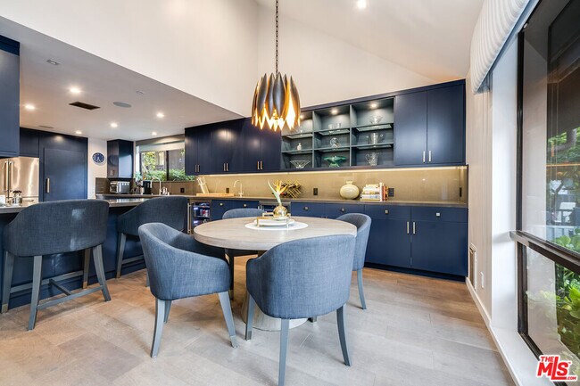 Building Photo - 4635 N Clybourn Ave