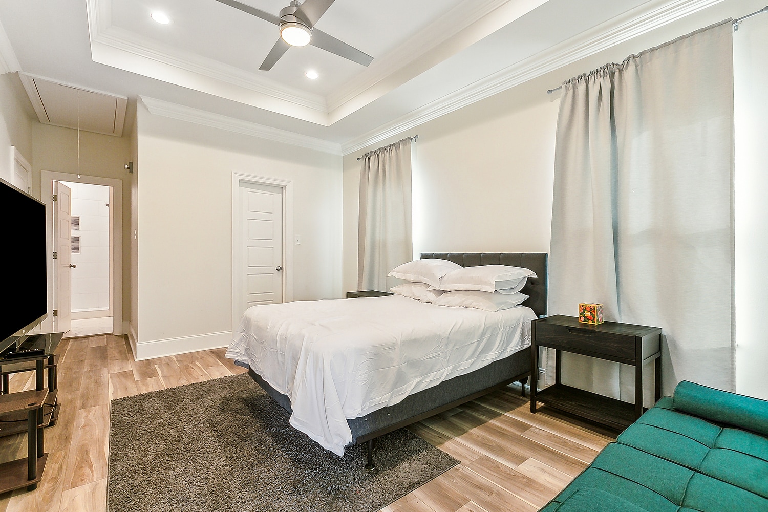 Primary Bedroom - 8911 Apple St