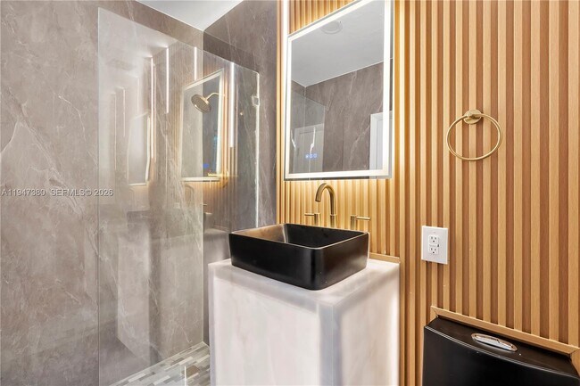 Building Photo - 2350 SW 26th St