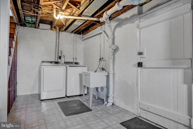 Building Photo - 23 Talbott Ave