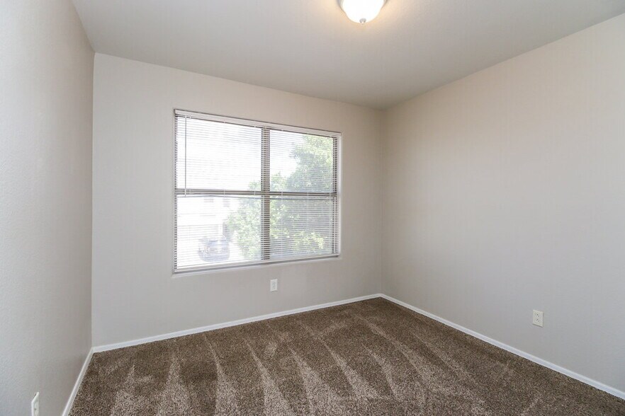 Building Photo - 12925 W Holly St