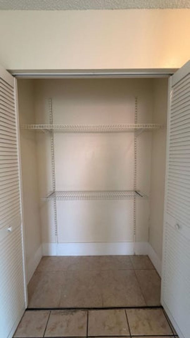 Building Photo - 4774 Orleans Ct