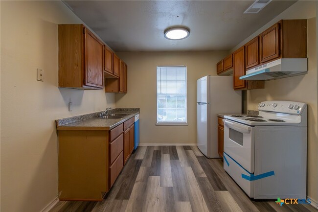 Building Photo - 1601 Benttree Dr