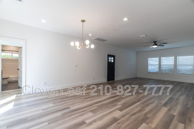 Building Photo - 1934 Lamar St