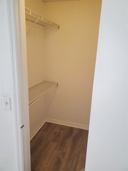 Building Photo - 4630 Commander Dr