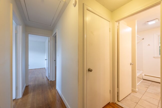 Building Photo - 5 Bedroom Split Level Single Family
