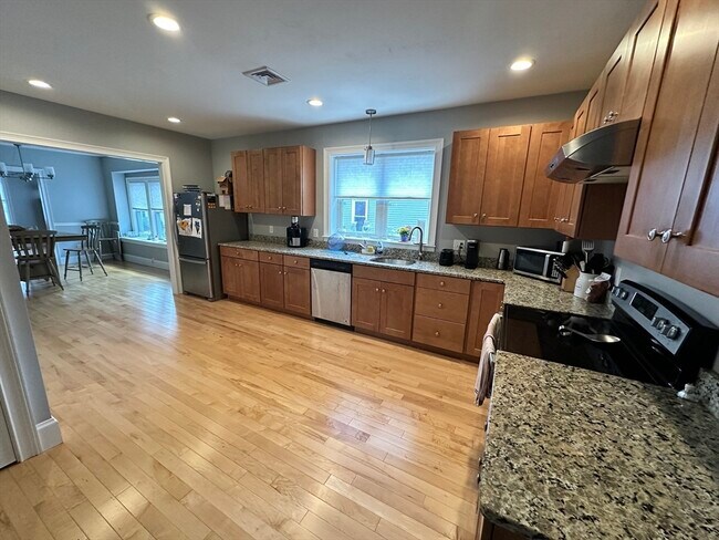 Building Photo - 61 June St