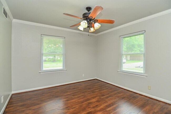 Building Photo - 8409 Bob White Dr
