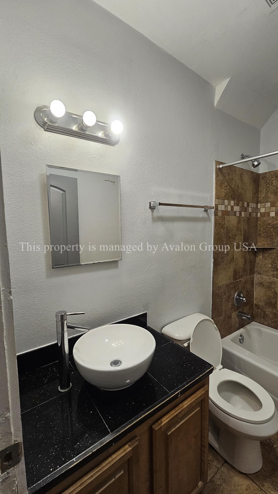 Building Photo - 2655 College St