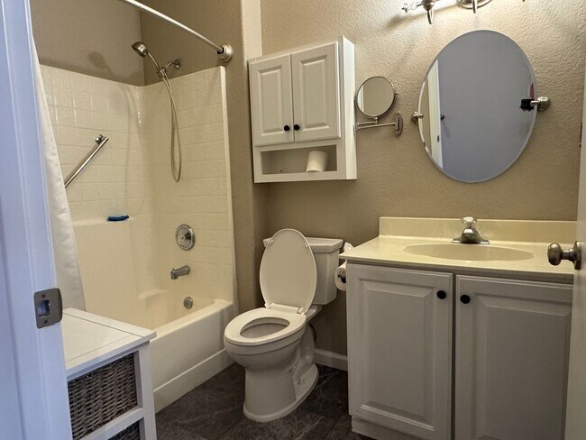 Building Photo - Cute home in Sun City Roseville 55+ community