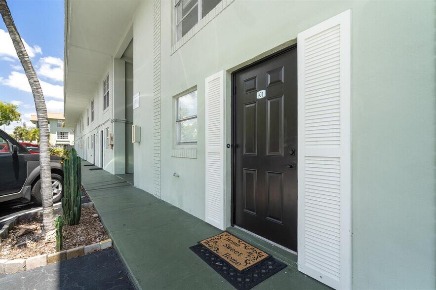 Building Photo - 809 W Oakland Park Blvd