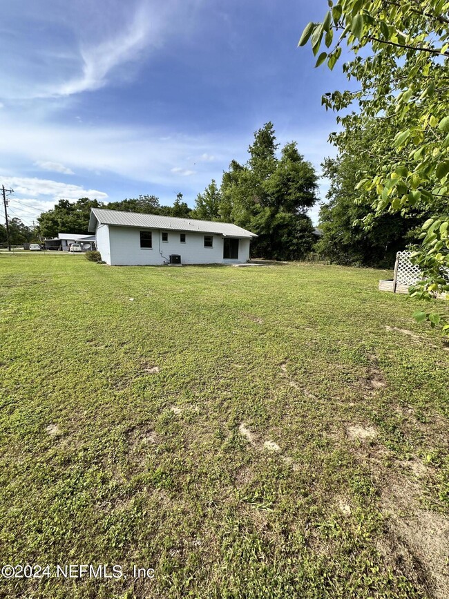 Building Photo - 671 SW Bird Ave