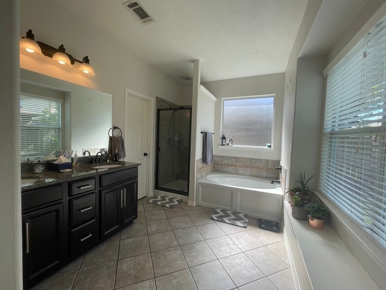 Building Photo - 2898 Torano