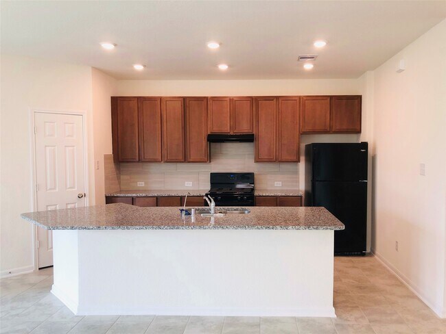 Building Photo - 28319 Aperture Ct