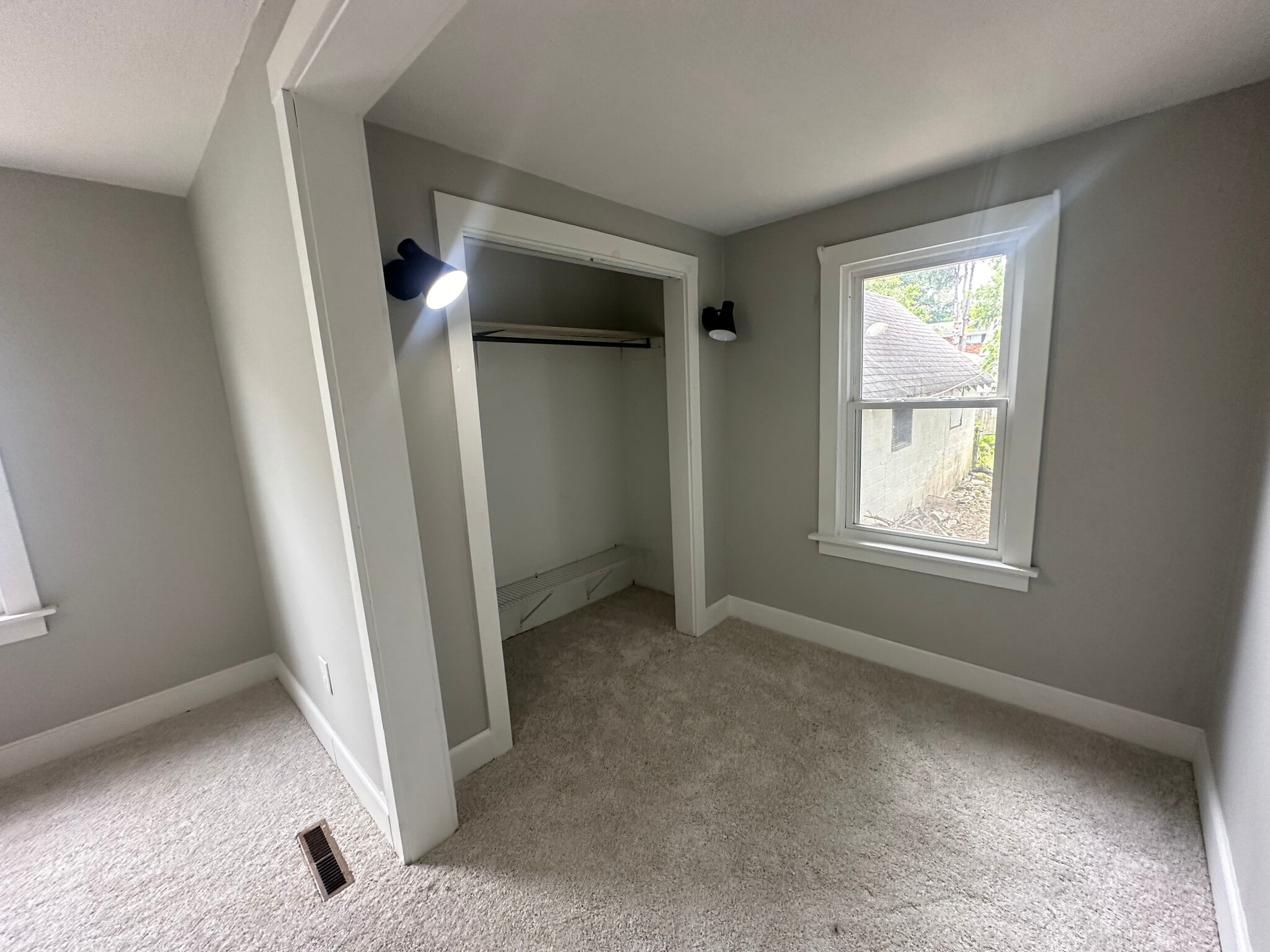 Bonus sitting area - Master Bedroom - 410 Abney St